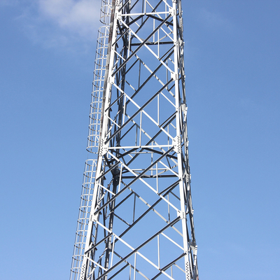 Mastro galvanizado da torre da estrutura de Q355b autossuficiente para a telecomunicação