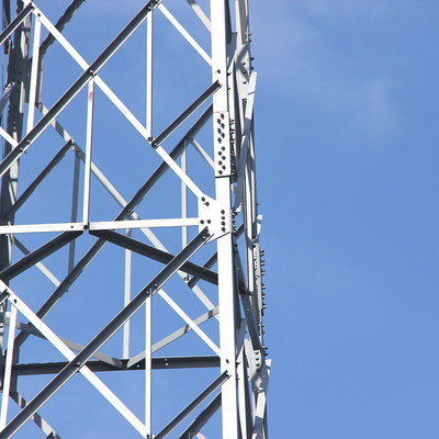 45m galvanizados entrelaçam a torre de aço, autossuficiente torre de comunicação 5g