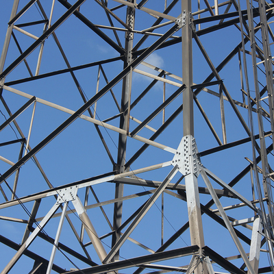 45m galvanizados entrelaçam a torre de aço, autossuficiente torre de comunicação 5g